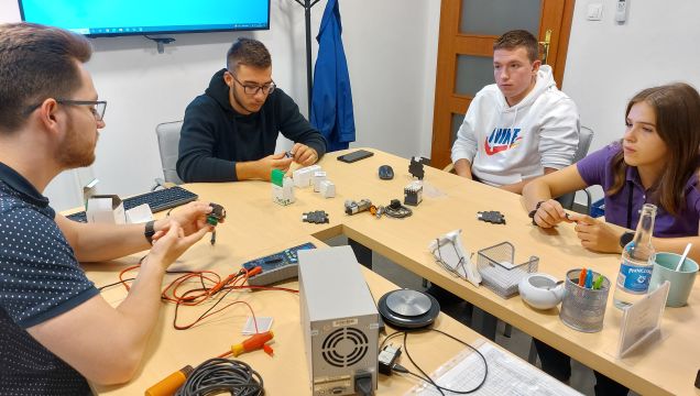 Uczestnicy Podkarpackiej Akademii Motoryzacji praktykują w AUTOPART